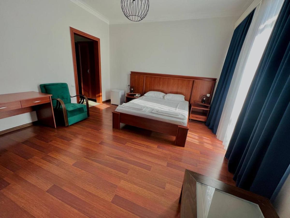 Aristocrat Tbilisi Exterior foto